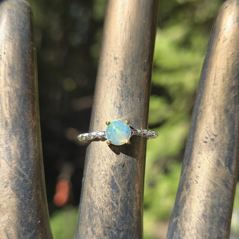 HOST PICK! 🎉🎊 Opal 1k Natural Sterling & Gold Women's Ring Sz7 - Picture 5 of 8